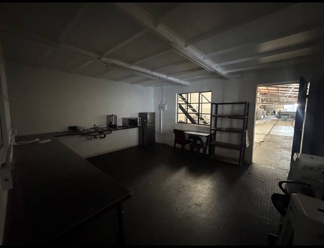 715M² WAREHOUSE TO LET IN WYNBERG